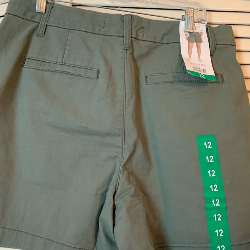 Gloria Vanderbilt Green Chino Shorts Classic Style - Picture 2 of 3